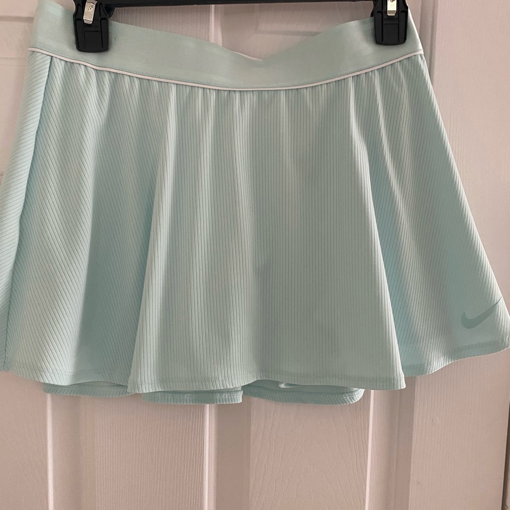 Nike Women's Aqua tennis/pickle ball skirt. Size medium.